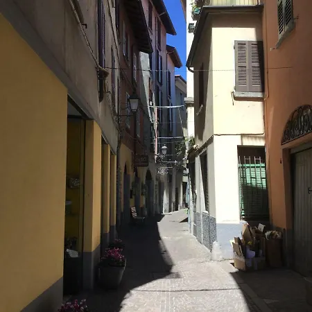 Comolake House شقة