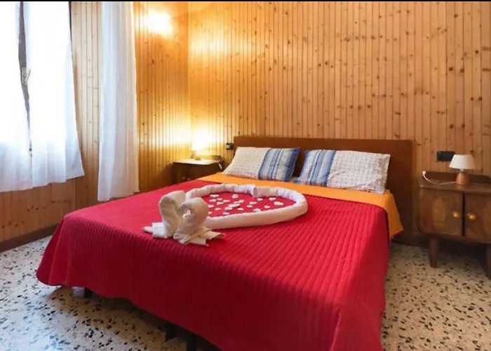 Comolake House Apartman *